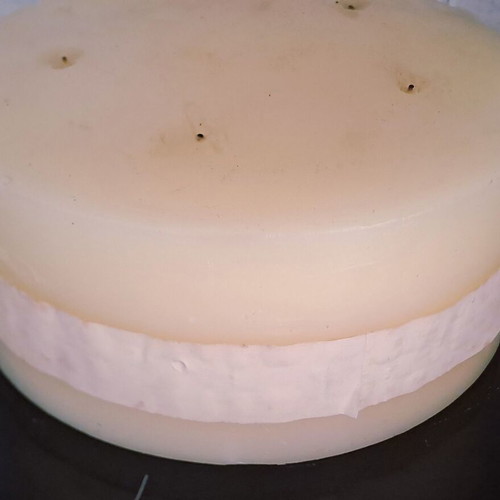 Candle log with 5 wicks used, 24x10cm