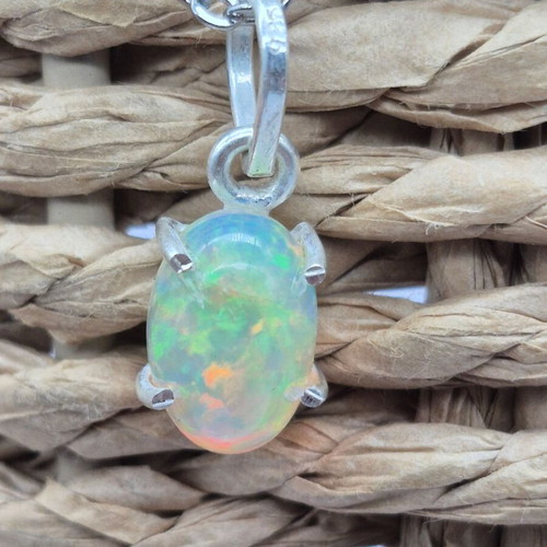 Ethiopian Opal Silver 925 Necklace new, 5 carat gemstone