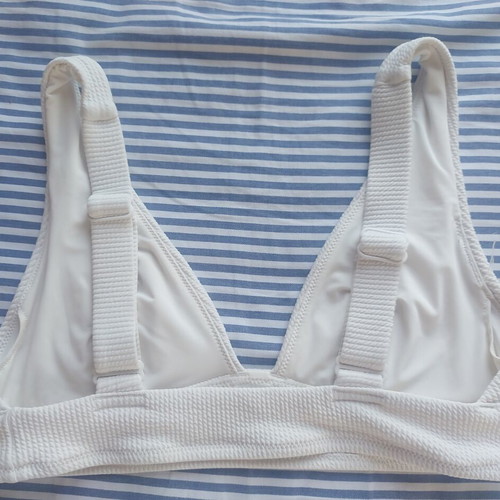 Bikini top H&M white size S like new without padding