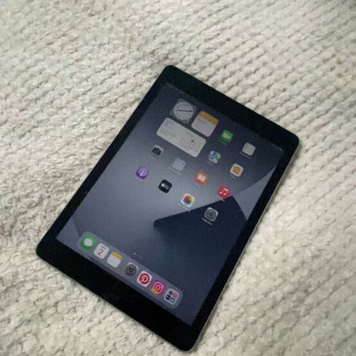 Apple iPad Air 9.7 2017 like new