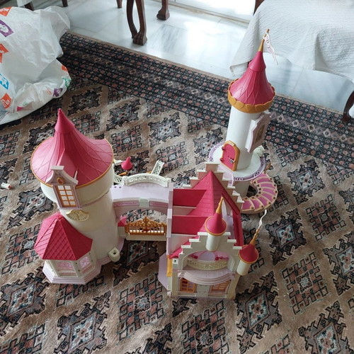 Playmobil Princess Palace 5142 with missing parts and partial wear