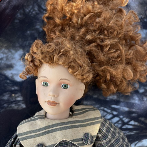 Samlardocka porcelain doll like new