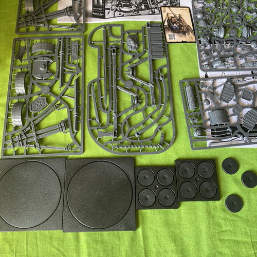 Conquest Trebuchet Hundred Kingdoms like new, with base and card, no box