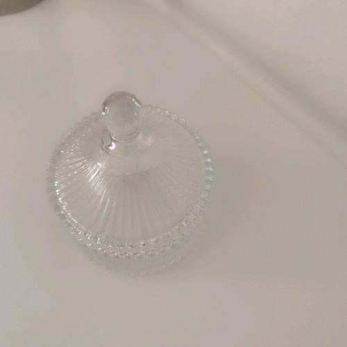 Fountainiera with embossed ribbed design like new