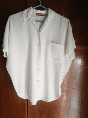Liaison Fatale white women's shirt size 40 like new, short sleeve