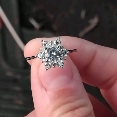 Flower Shaped Silver Zirconia Ring New, Size 6