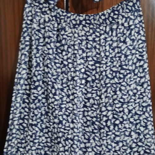 Pleated mini skirt and matching scarf size M like new, navy blue and white