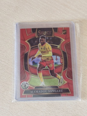 2025-26 Panini Select Ligue 1 Mamadou Sangaré RC Lens κόκκινη παράλληλη rookie κάρτα