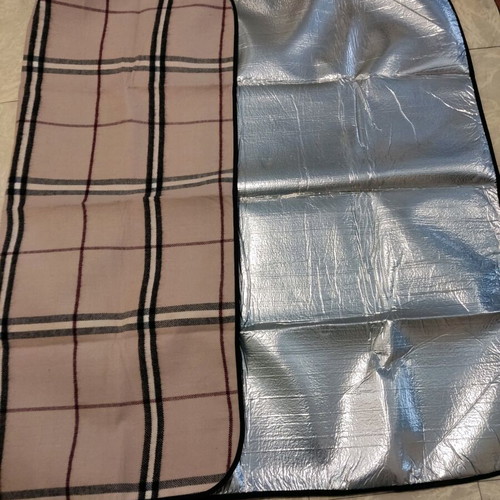 Picnic blanket like new, waterproof thermal insulation 1.65x1.30m