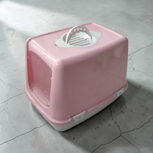 Closed cat litter box new with door and handle