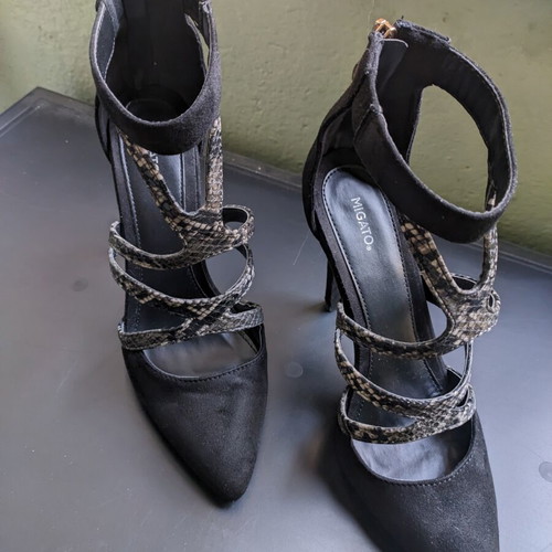 Migato black pumps with 11 cm heel
