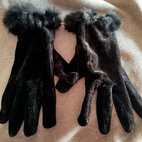 Velvet gloves like new, black