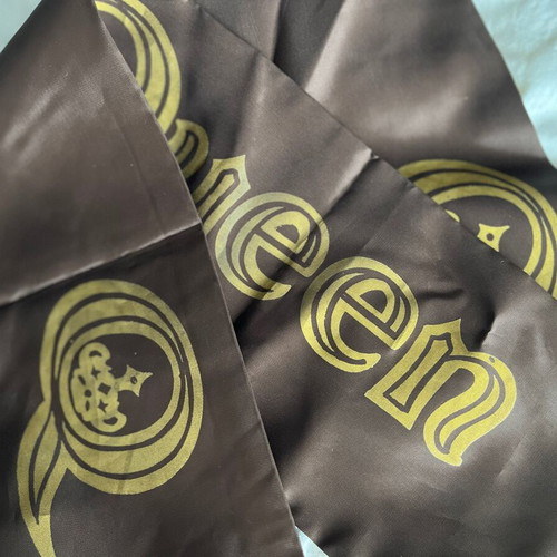 Queen Scarf like new, collectible 80s