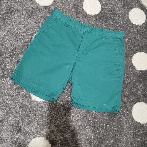 Benetton Bermuda shorts like new, size 50, green