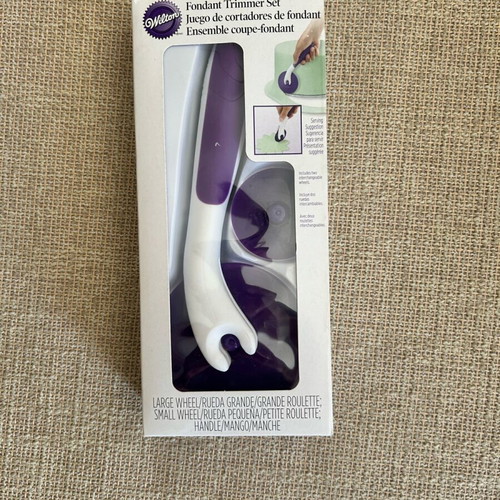 Wilton fondant trimmer like new