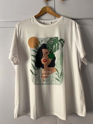 Shein women's T-shirt plus size 2XL with graphic print, like new