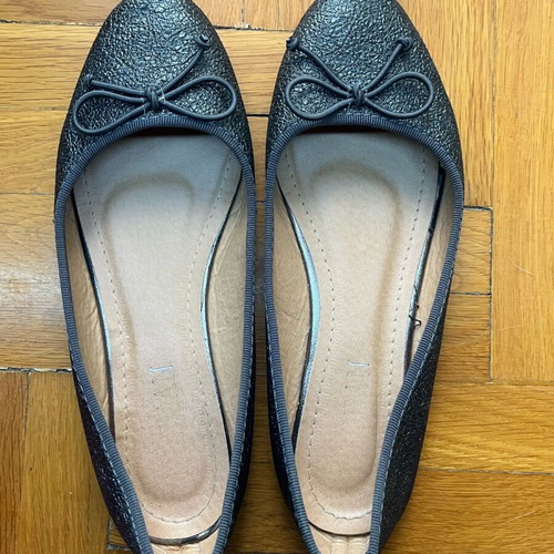 Ballerinas black shiny with bows Licean like new size 37