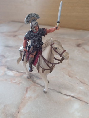 Roman centurion figure with horse, 15 cm
