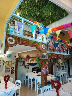 Mezedopoleio food business for sale in Kaminia Piraeus