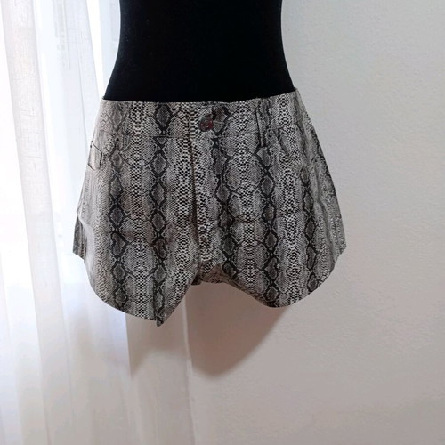 Women's short pants snake print Pimkie new Medium