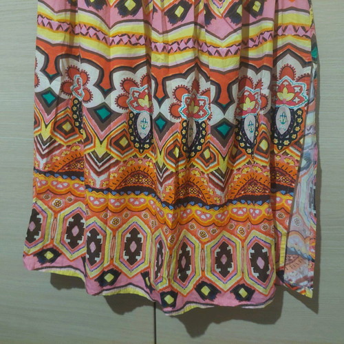 Vintage midi colorful skirt with rips like new, size Medium/Large