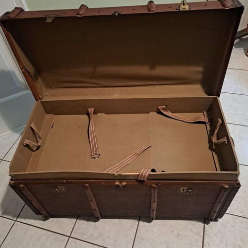 Trunk used with internal space in 2 levels, 1m length