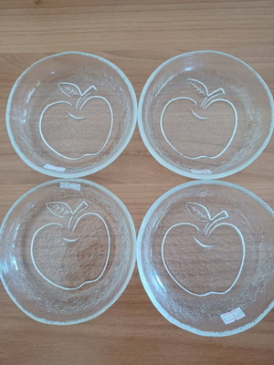 Ice cream dessert bowls set of 4 like new, 14 cm diameter