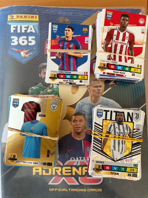 FIFA 365 football cards like new, pack of 600 pieces