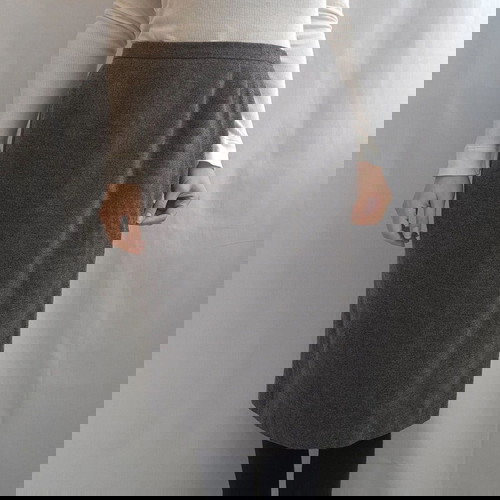 Max Mara women's wool skirt size 38 M like new, gray