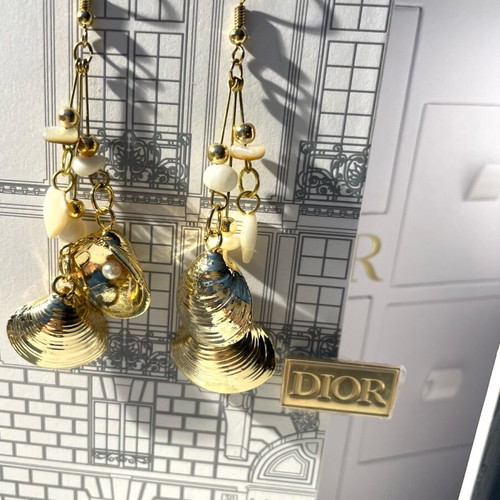 Dangling earrings shell design new, gold color
