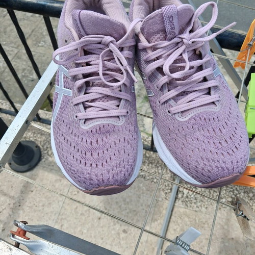 Asics Gel-Nimbus 24 women's running shoes like new, size 39, Barely Rose