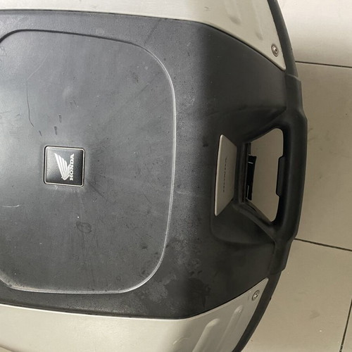 Honda motorcycle top case 50 lt used, fits two helmets