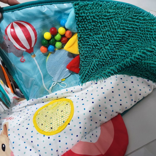 Sofie la Girafe Activity Mat like new