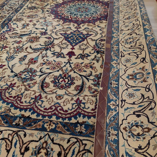 Persian rug like new, 165 cm x 260 cm, handcrafted floral design