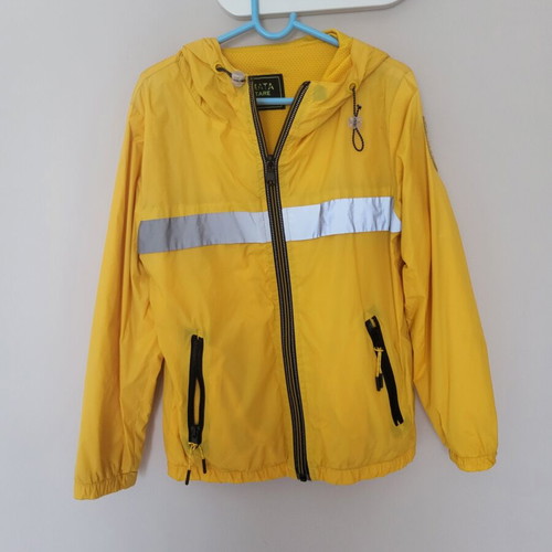 Windbreaker yellow for 6 years old, like new