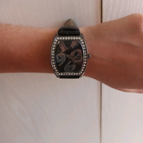 Eyki women's watch used with new battery