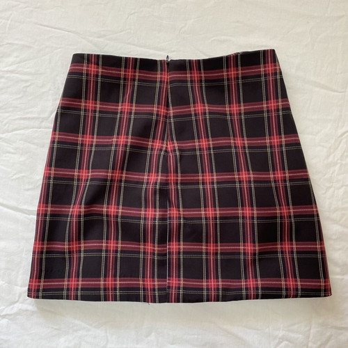 Mini skirt Pull & Bear medium used, black and red, zipper back, defect