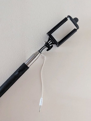 Selfie stick with cable like new