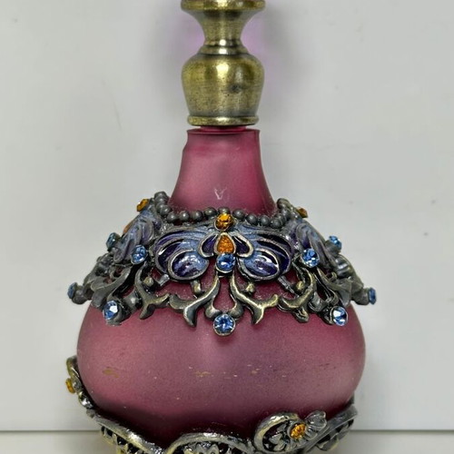 Vintage ornate perfume bottle Yufeng 25ml purple