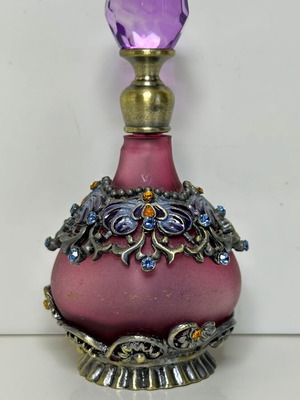 Vintage ornate perfume bottle Yufeng 25ml purple