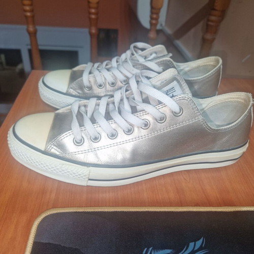Converse All Star collectible sneakers in gold color like new