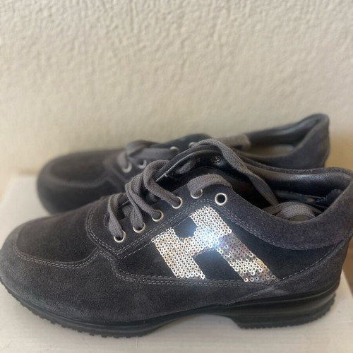 Women's suede shoes size 38 with silver details like new