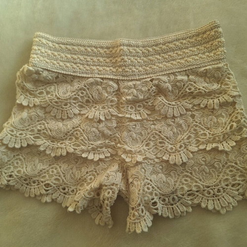 Cream shorts with crochet embroidery ruffles like new, size L/XL
