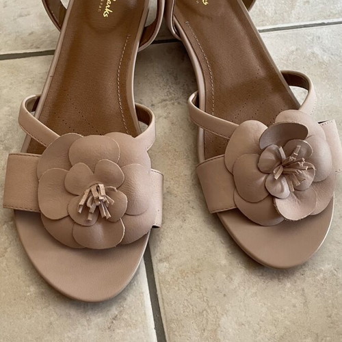 Clarks women's leather sandals with flower, beige nude, size 41