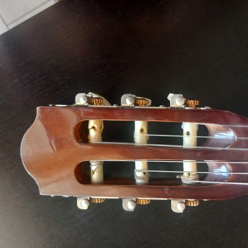 Guitar 3/4 used with damage on one tuning key