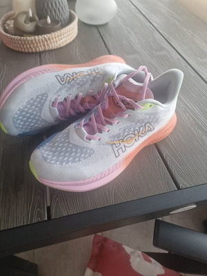 Hoka Mach 6 running shoes like new, size 45 ⅓, multicolor
