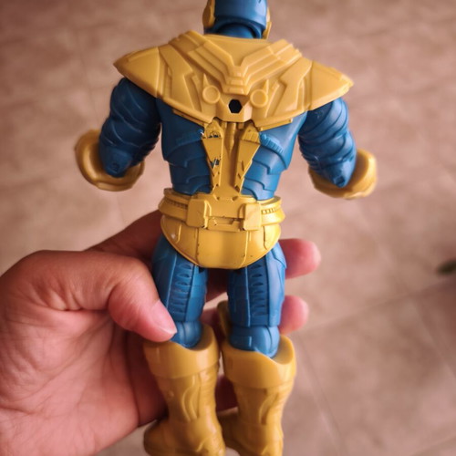 Thanos collectible figure 19cm like new, Marvel Hasbro 2021