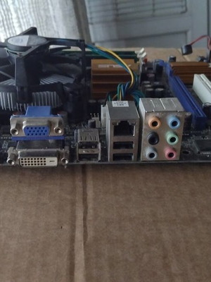 Asus P5QPL-VM EPU motherboard like new with CPU, fan and RAM