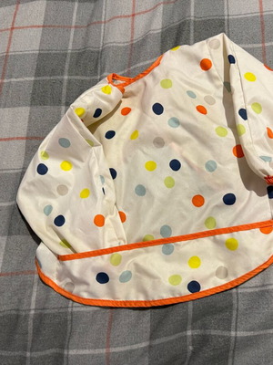 Kladdig full-body bib like new for feeding with pocket
