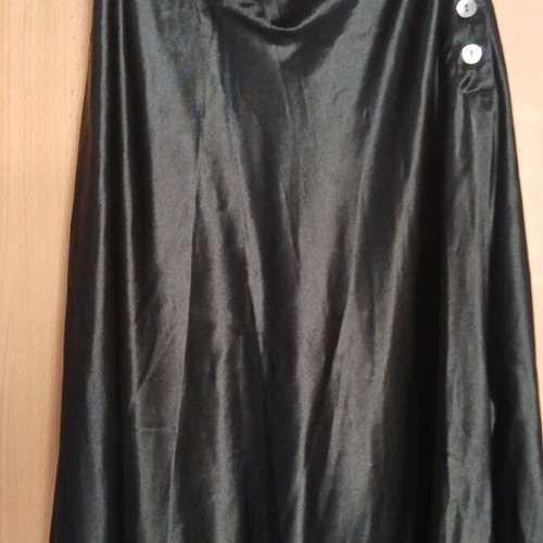 Satin black maxi skirt New Look like new, side buttons